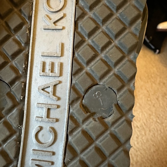 Michael Kors Camo Flipflops - Picture 3 of 3